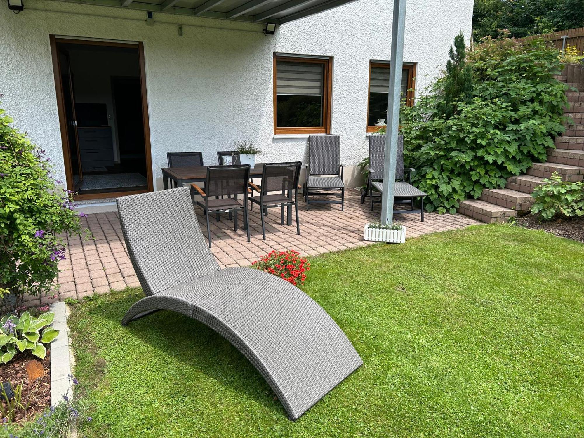 Ruhige Ferienwohnung Mit Terrasse Fuer 2 Personen Vohenstrauss Εξωτερικό φωτογραφία